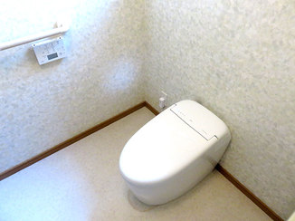 トイレリフォーム タンクレスタイプで見た目をすっきりさせたトイレ