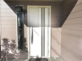 エクステリアリフォーム 閉じたまま採風できる、施錠もしやすい便利な玄関ドア