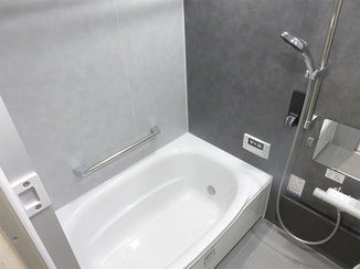 バスルームリフォーム 落ち着きのあるシックなバスルーム＆ムーミン柄で遊び心のあるトイレ