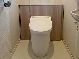 トイレリフォーム 収納付きが便利なレストルーム