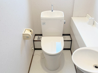 トイレリフォーム クッションフロアもあわせて一新した明るいレストルーム